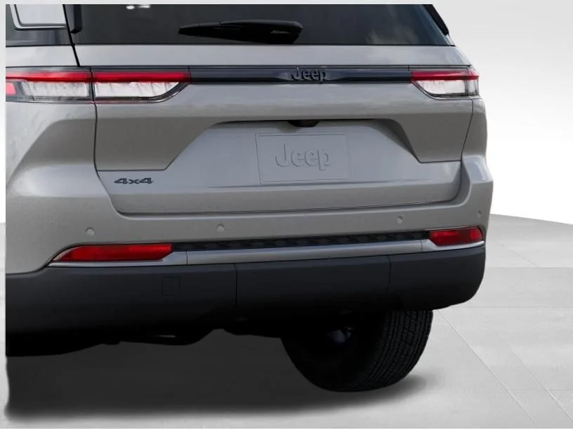 New 2026 Silver Zynith Exterior Paint Jeep Altitude image 14