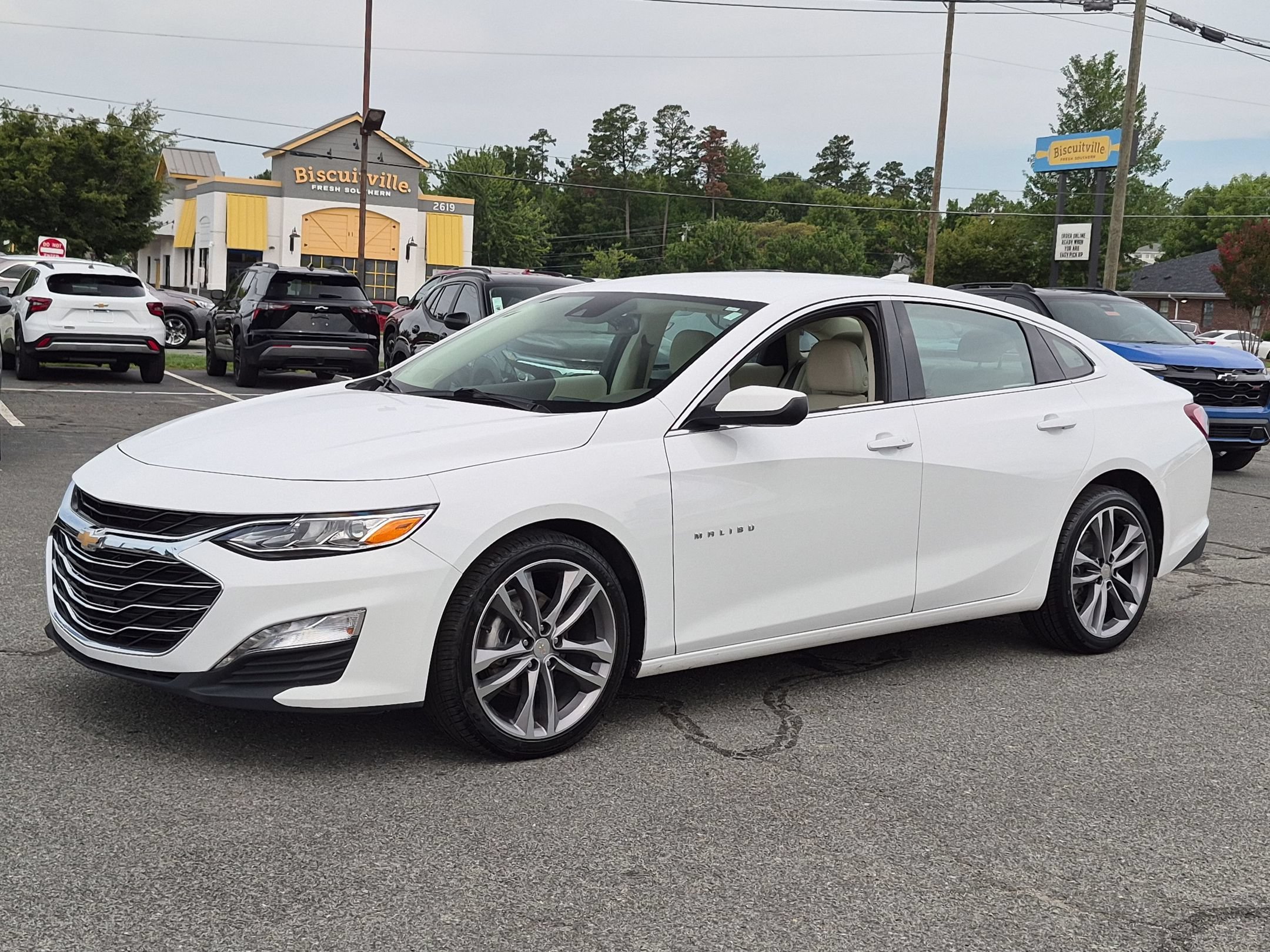 Used 2024 Summit White Chevrolet LT image 1