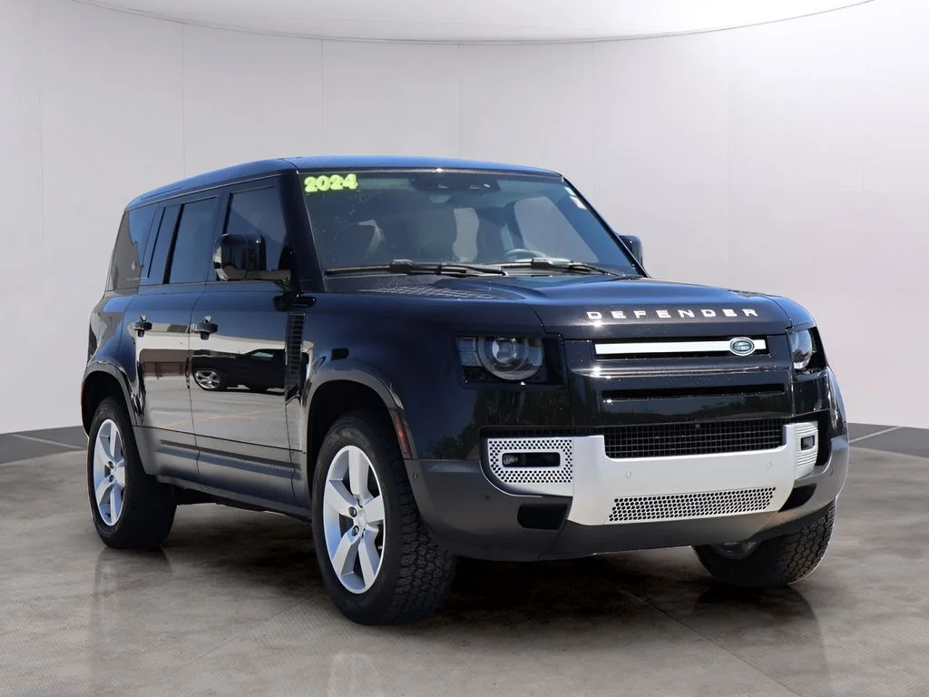 Certified Used 2024 Santorini Black Metallic Land Rover SE image 3
