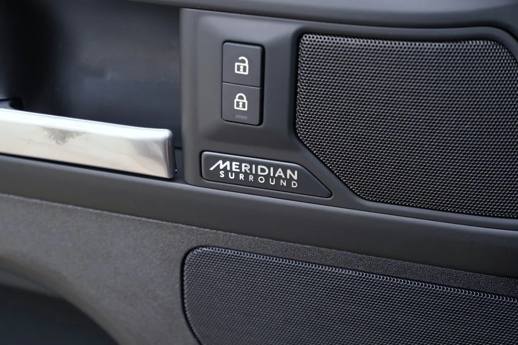 New 2026 Fuji White Land Rover X-Dynamic SE image 11
