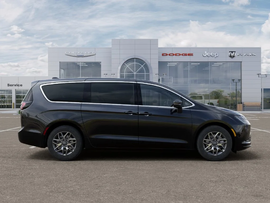 New 2027 Diamond Black Crystal Pearl-Coat Exterior Paint Chrysler Limited image 21