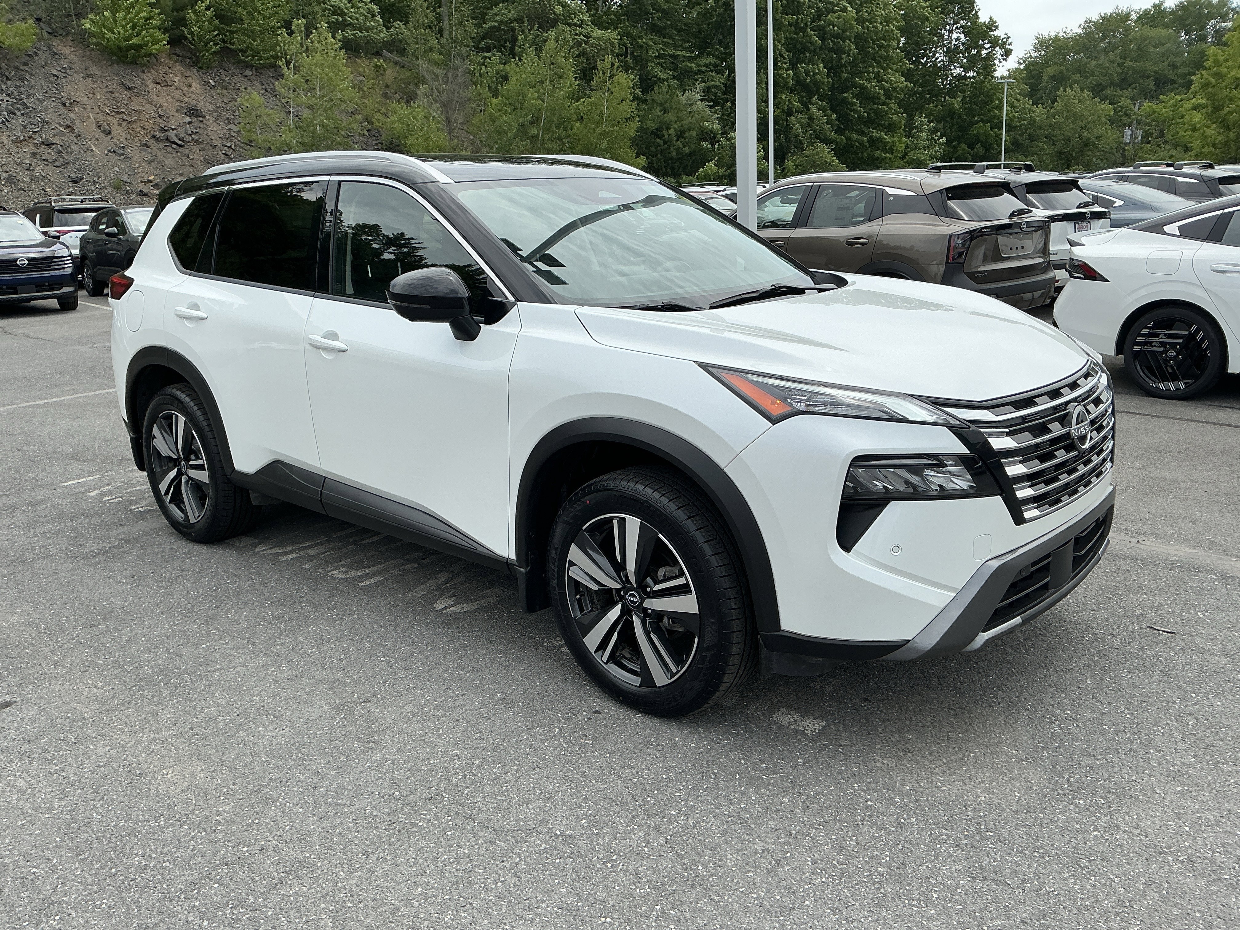 2024 Nissan Rogue SL AWD's photo