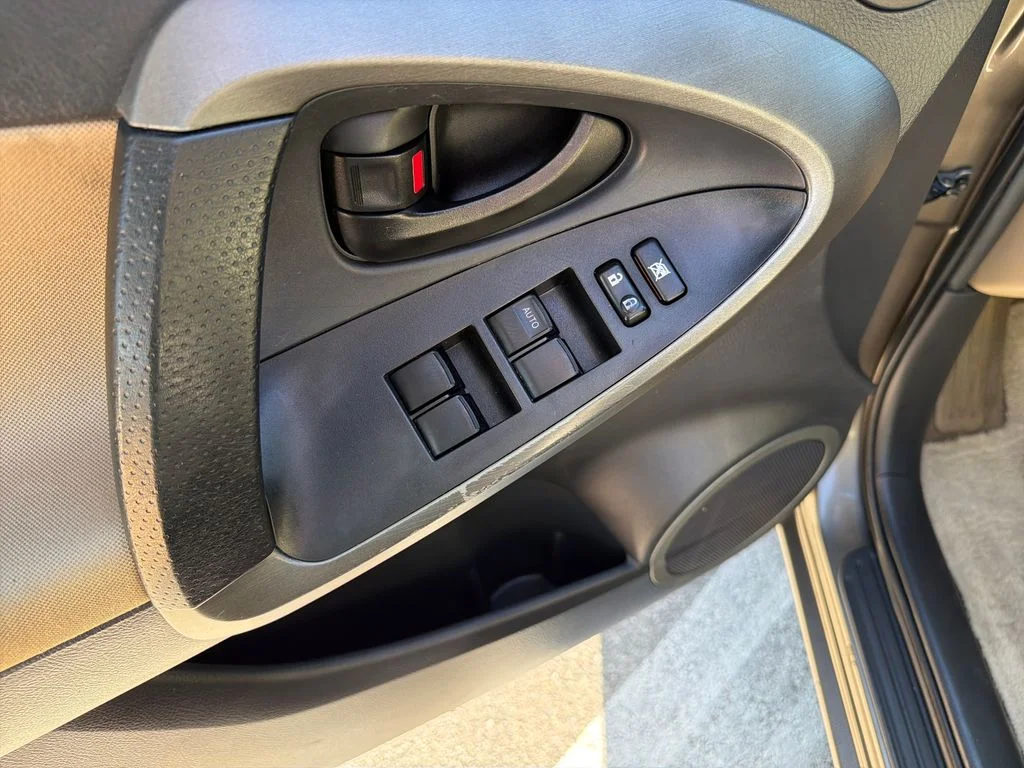 Used 2010 Brown Toyota Base image 17