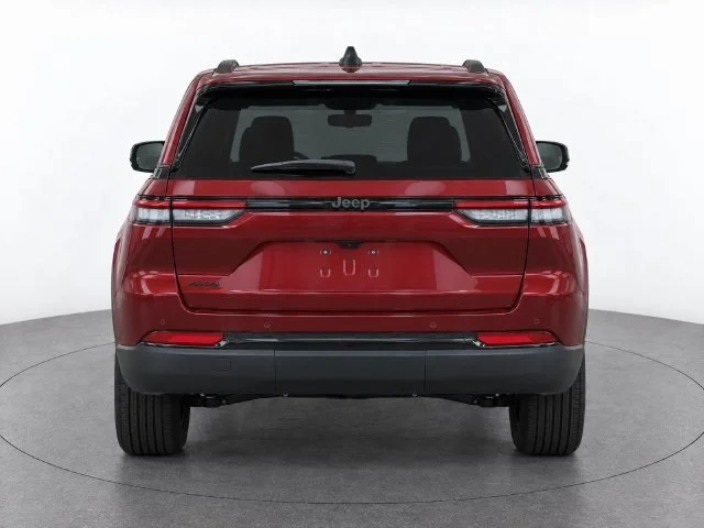 Used 2025 Velvet Red Pearlcoat Jeep Laredo image 4