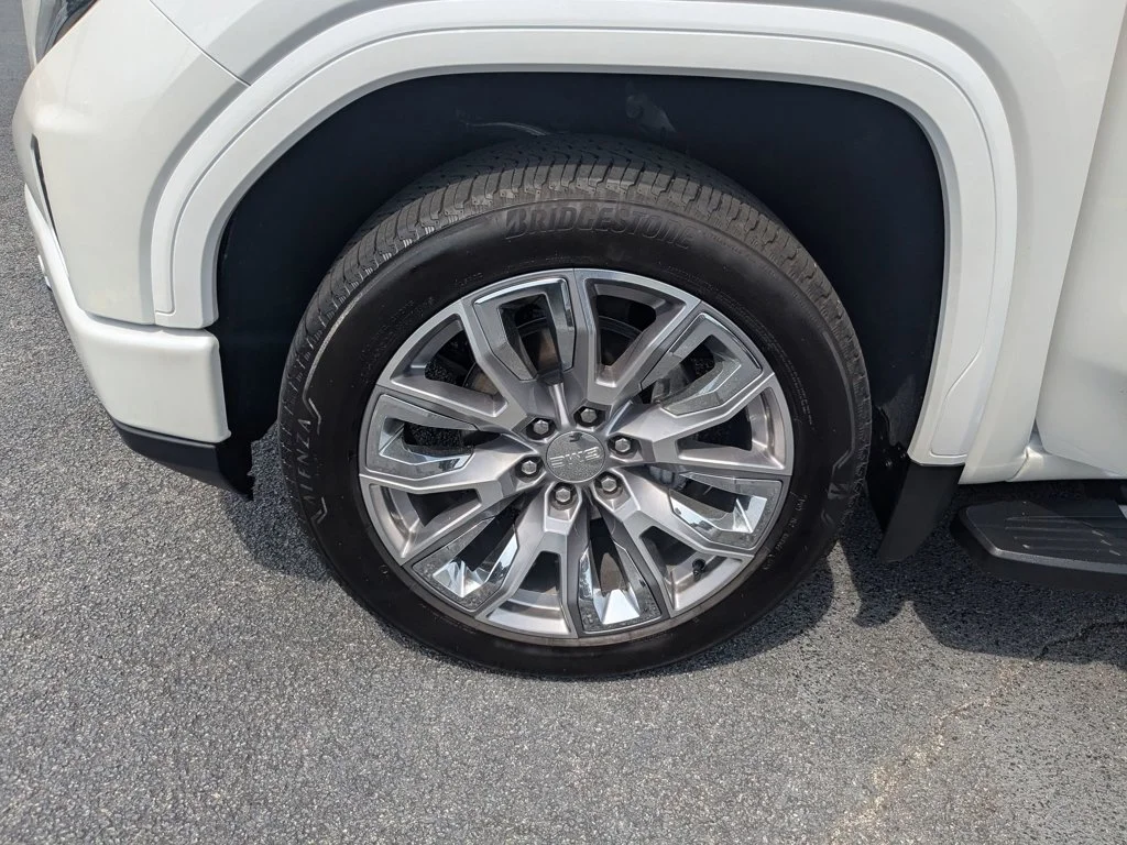 Used 2025 White Frost Tricoat GMC Denali image 10