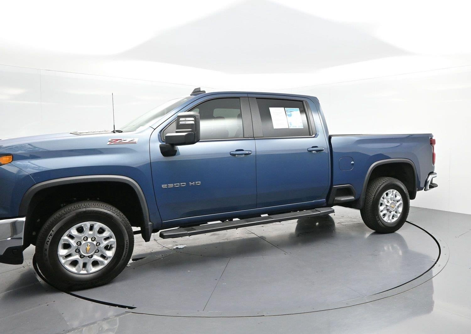 Used 2026 Lakeshore Blue Metallic Chevrolet LT image 6