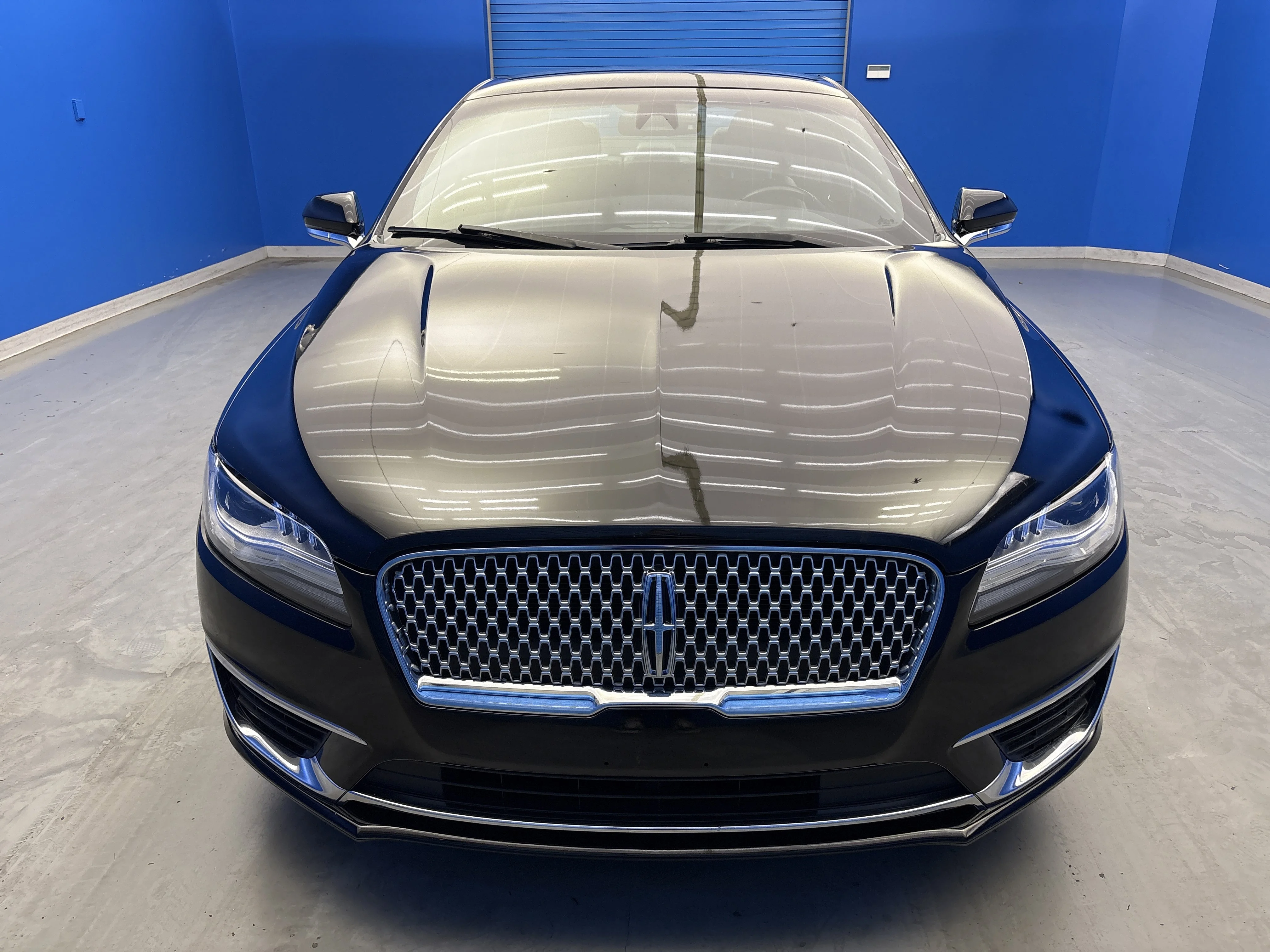 Used 2017 Black Velvet Lincoln Select image 3