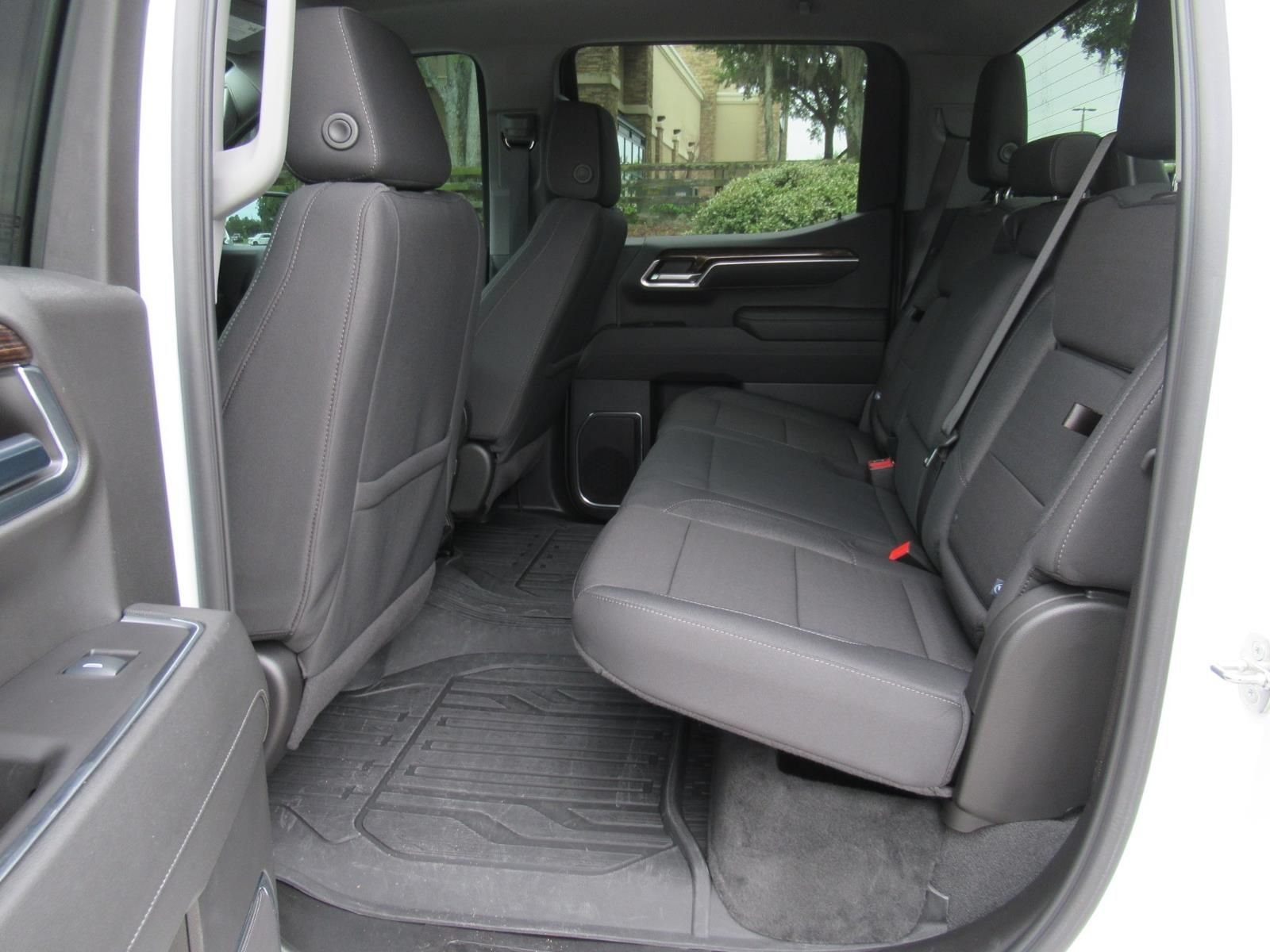 Used 2024 Summit White GMC Elevation image 33