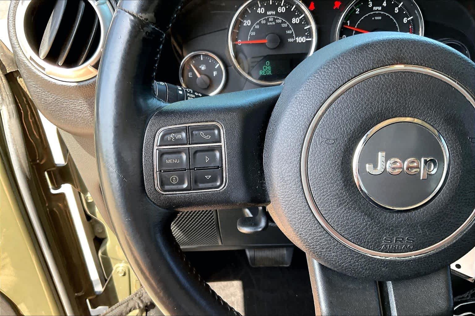 Used 2015 Tank Clearcoat Jeep Sahara image 22