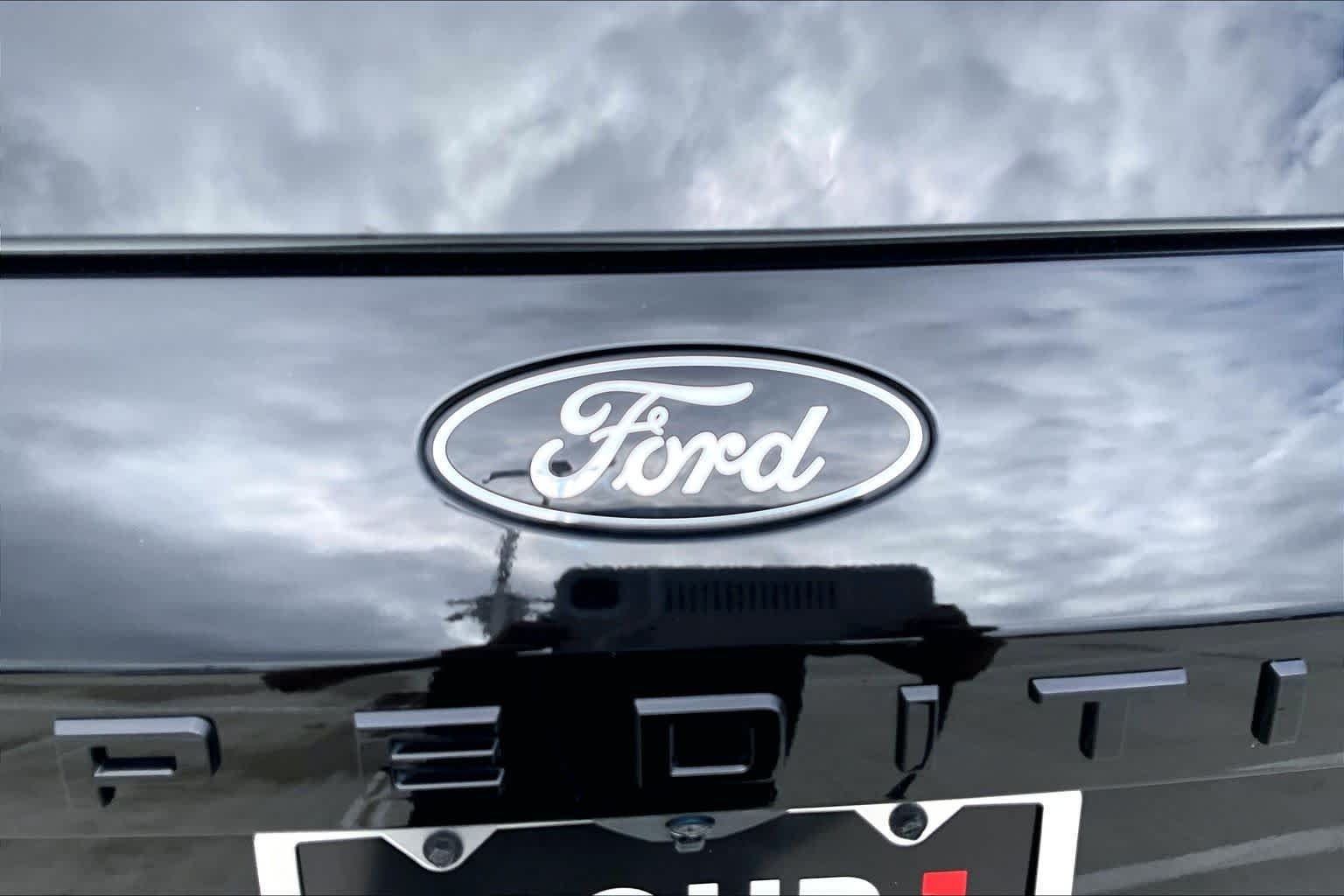 Used 2025 Space Silver Metallic Ford Platinum image 9