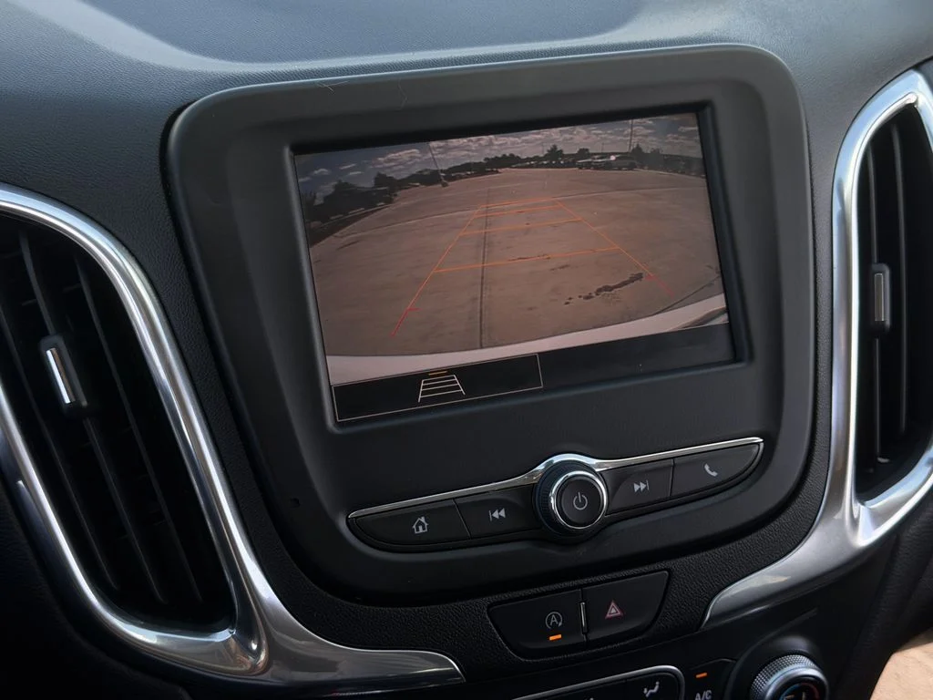 Used 2022 White Chevrolet LT image 18