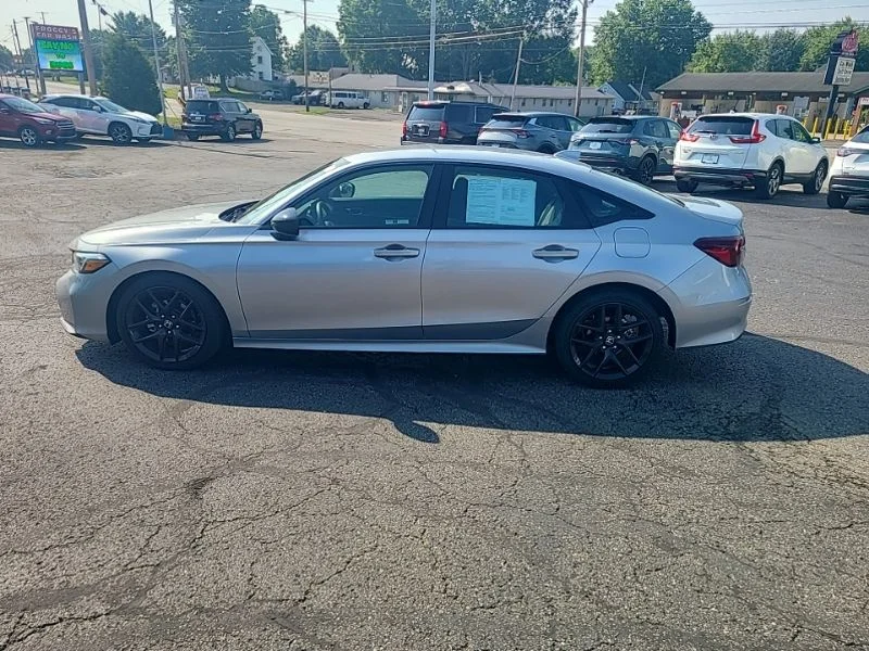 Used 2025  Honda Sport image 3