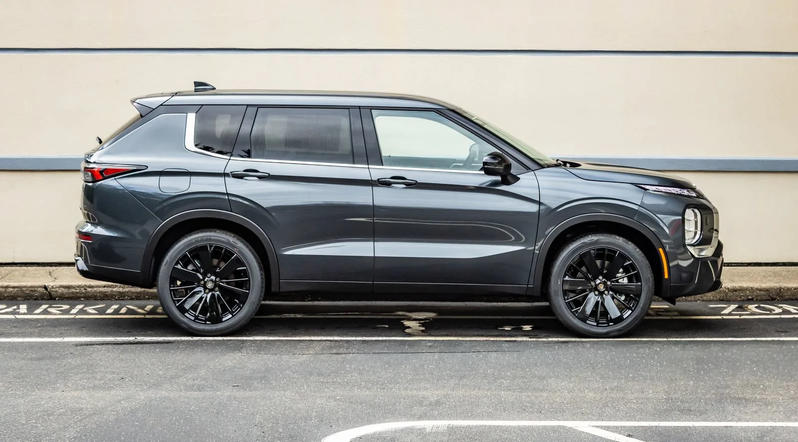 New 2026 Gray Mitsubishi LE image 9