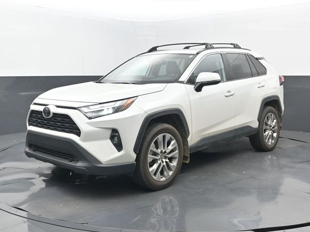 Used 2024 Wind Chill Pearl Toyota XLE Premium image 8