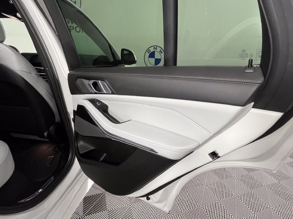 Used 2026 White BMW xDrive40i image 26