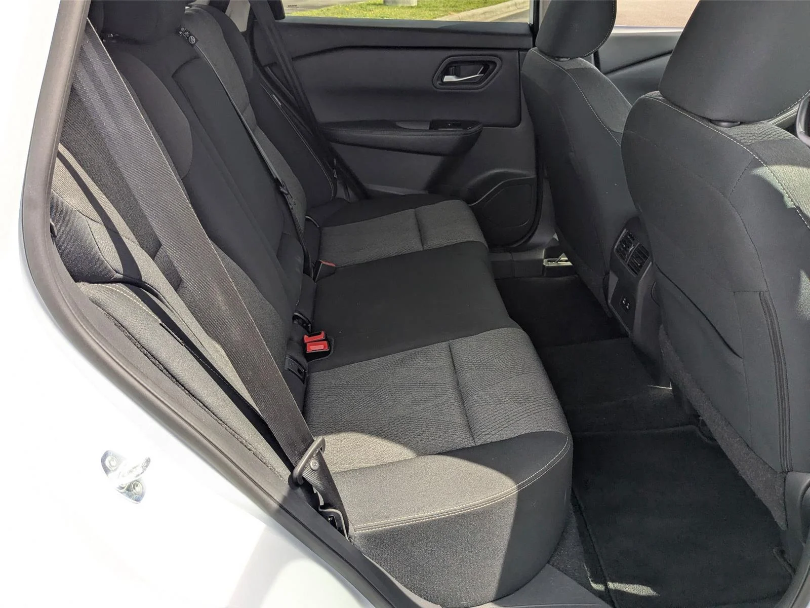 Used 2024 Everest White Pearl Nissan SV image 38
