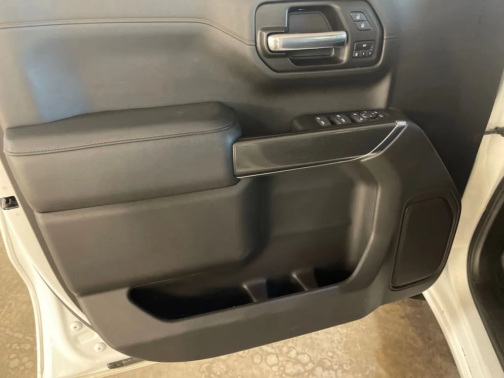 Used 2022 White GMC AT4 image 15