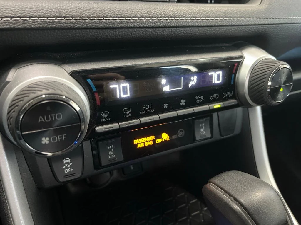 Used 2021  Toyota XLE image 14