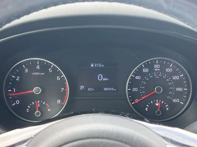 Used 2022 White Kia EX image 29