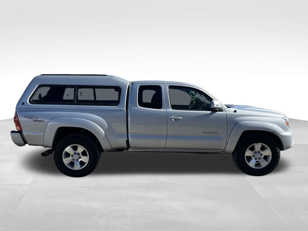 Used 2013 Silver Toyota Base image 4