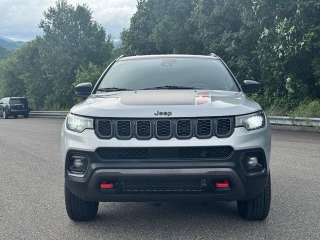 Used 2024 Silver Jeep Trailhawk image 2