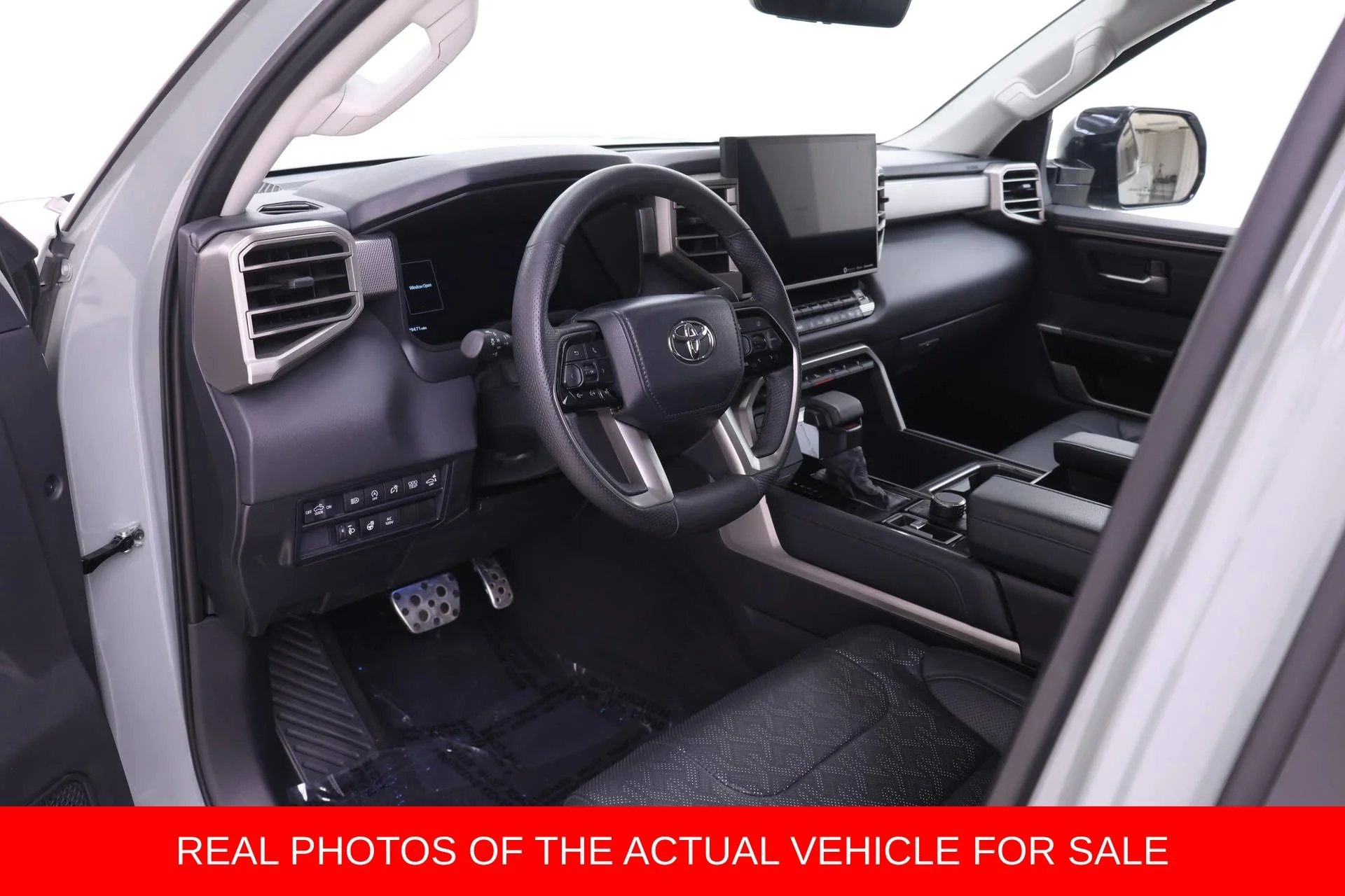 Used 2024  Toyota Limited image 3