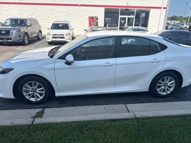 Used 2025 White Toyota LE image 4