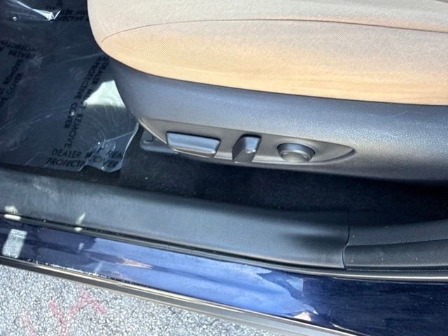 Used 2019  Toyota XLE image 33