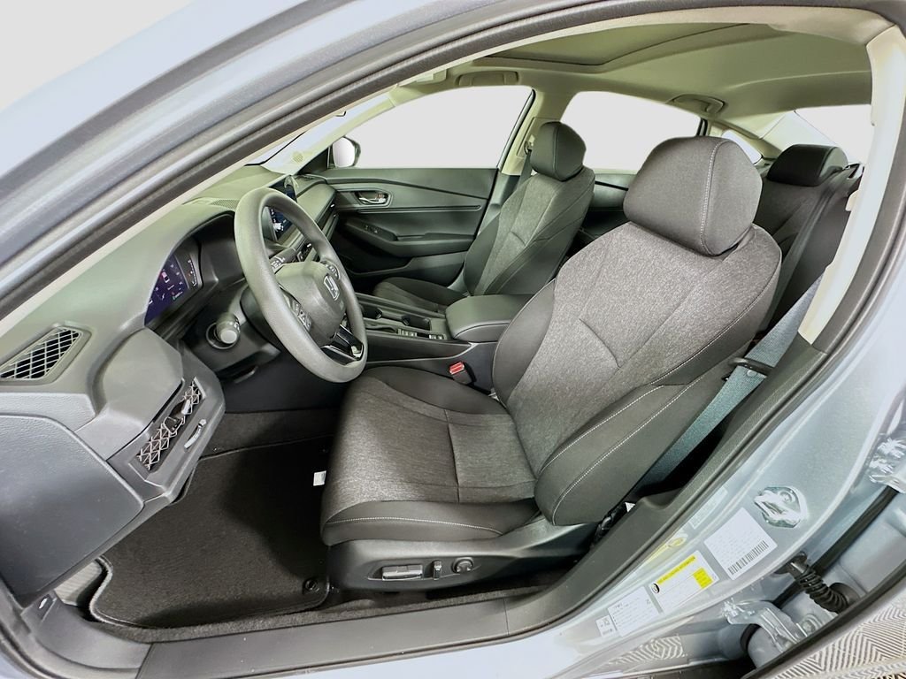 New 2026 Solar Silver Metallic Honda SE image 15