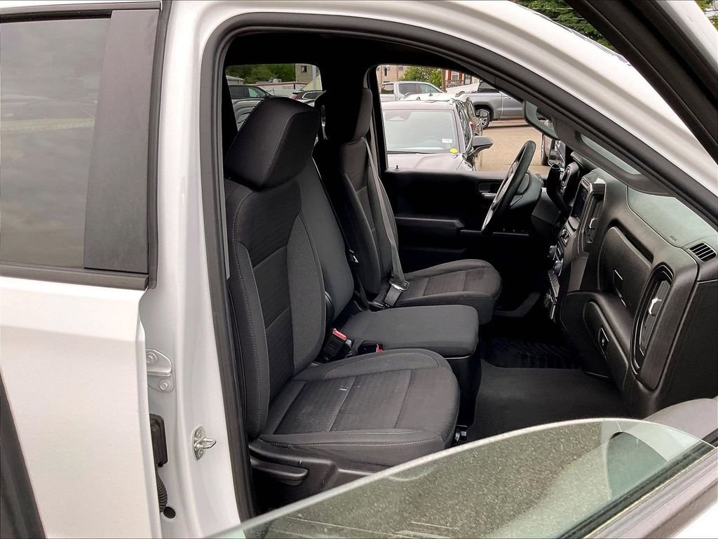 Used 2023 White Chevrolet Custom image 11