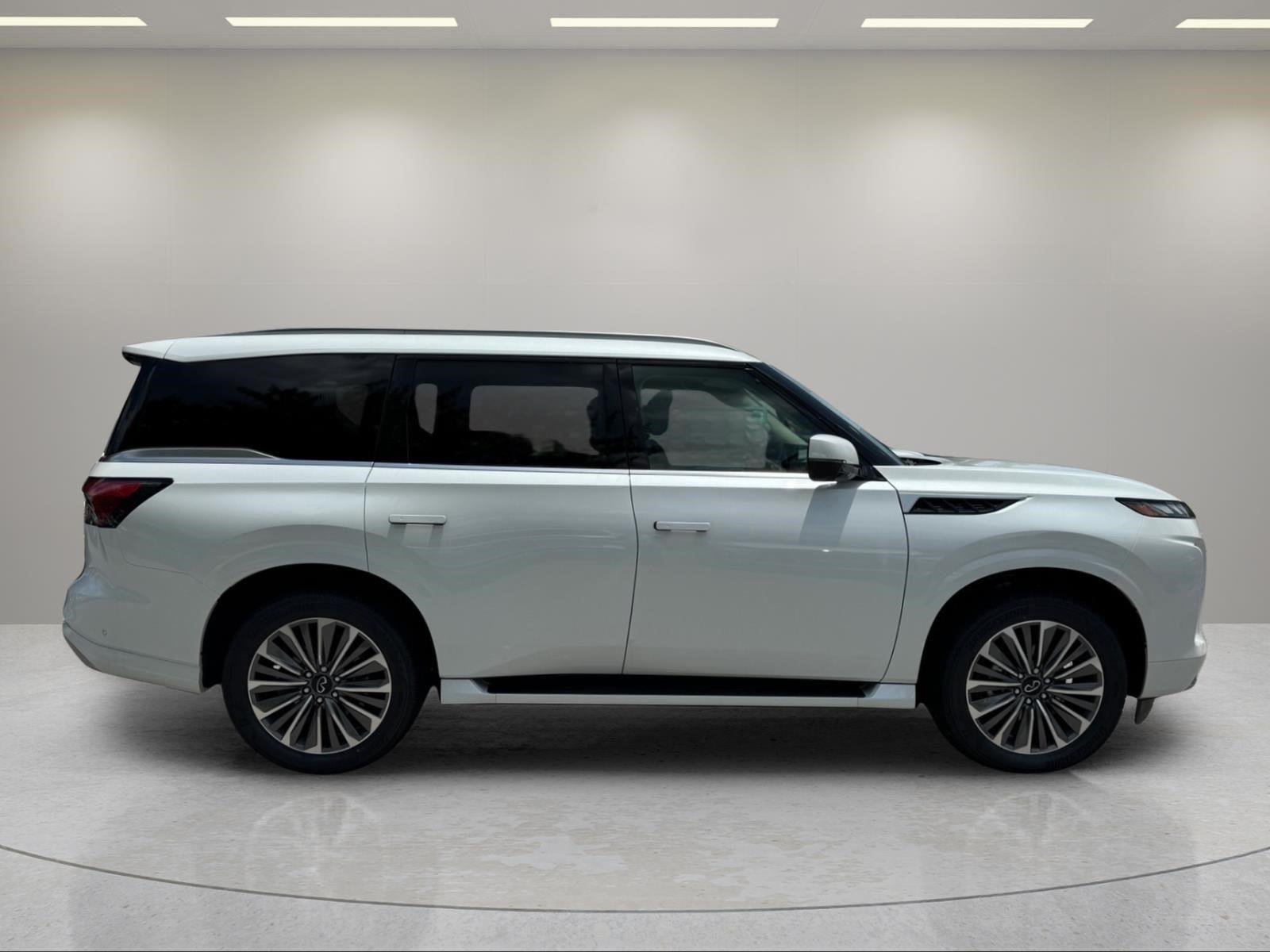 New 2027 RADIANT WHITE INFINITI Luxe 4WD image 6