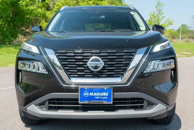 Used 2021 Black Nissan SV image 3