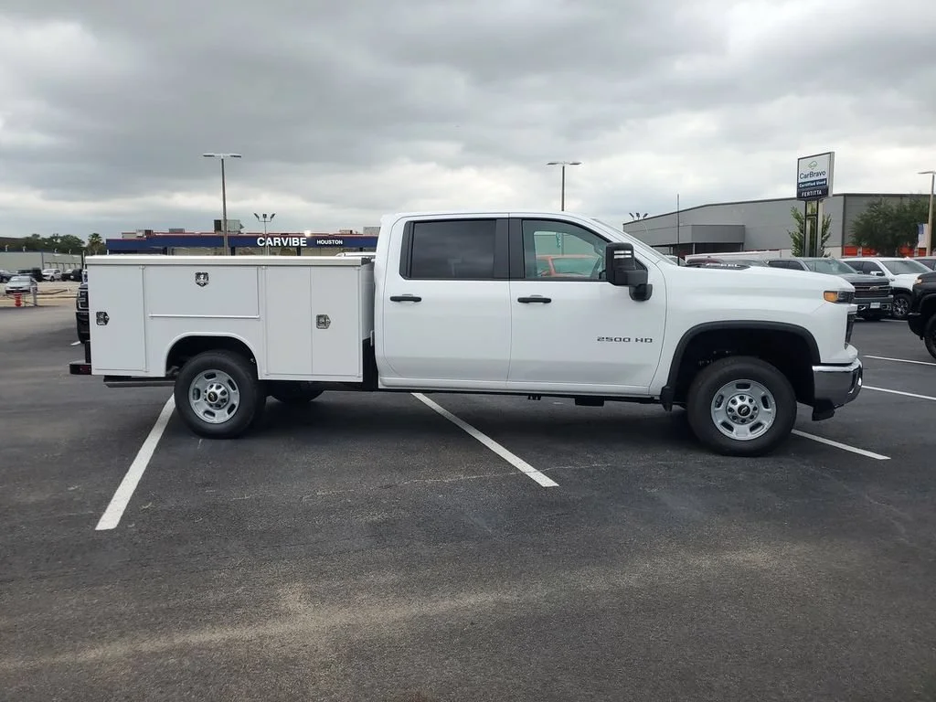 New 2026 Summit White Chevrolet WT image 16