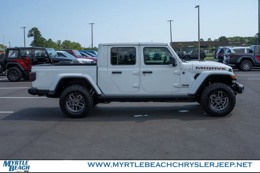 New 2026 Bright White Clear-Coat Exterior Paint Jeep Mojave image 7