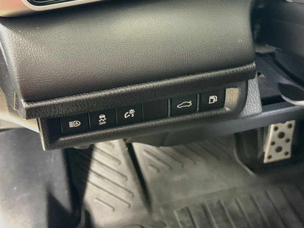 Used 2025 Wind Chill Pearl Toyota XSE image 11