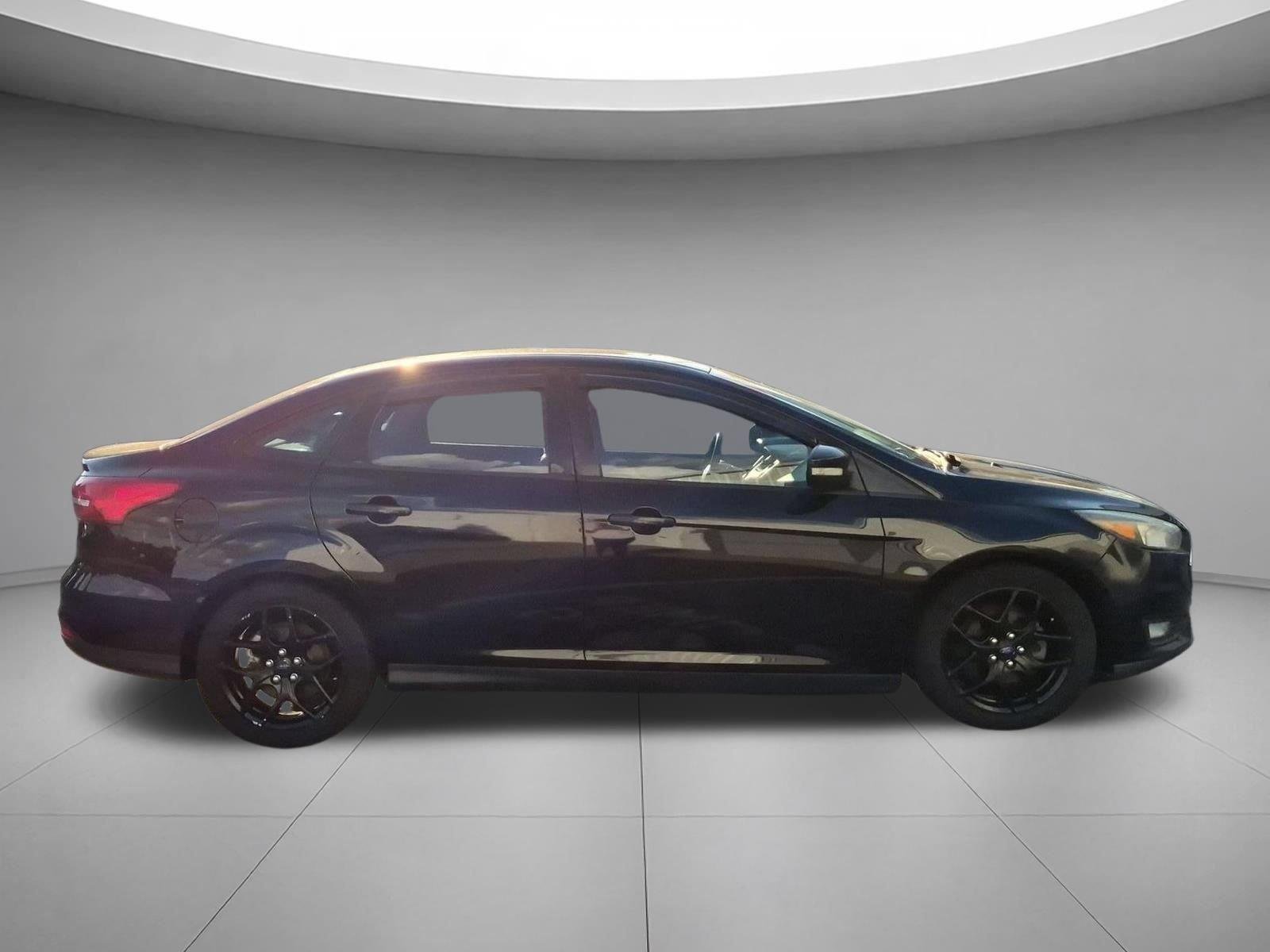 Used 2016 Shadow Black Ford SE image 6