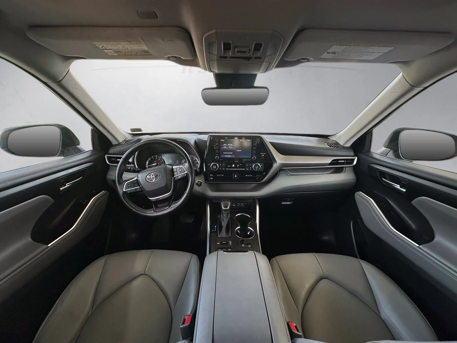 Used 2022  Toyota XLE image 3
