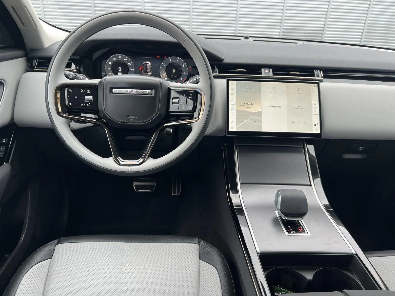 New 2025 Charente Grey Premium Metallic Land Rover Dynamic SE image 10