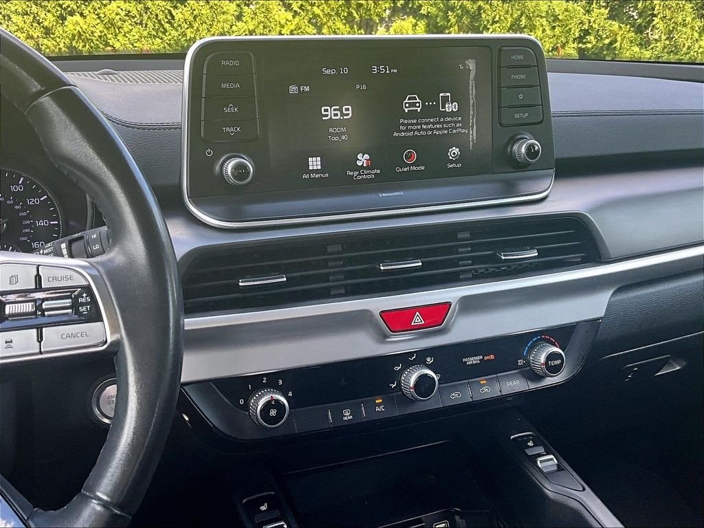 Used 2020 Black Kia S image 19