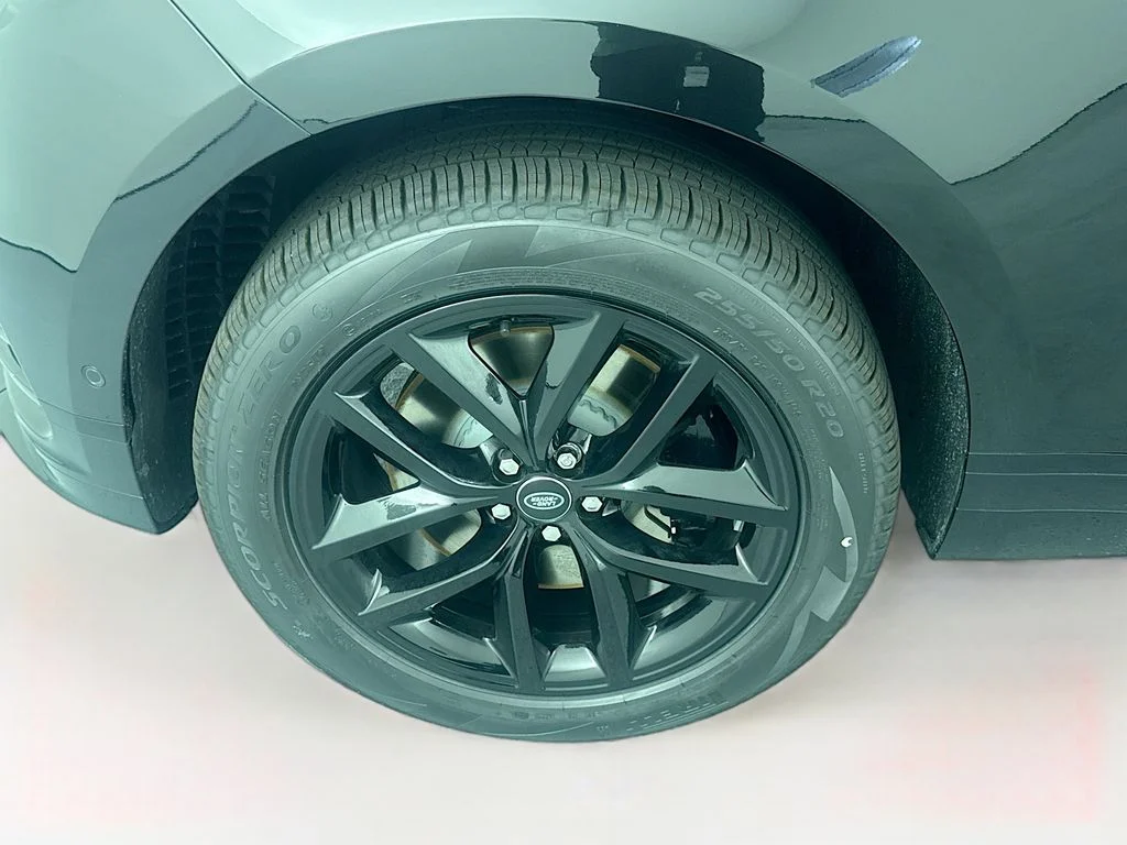 New 2026 Santorini Black Land Rover Dynamic SE image 29