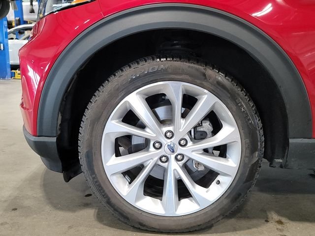 Used 2022 Red Metallic Ford Platinum image 16