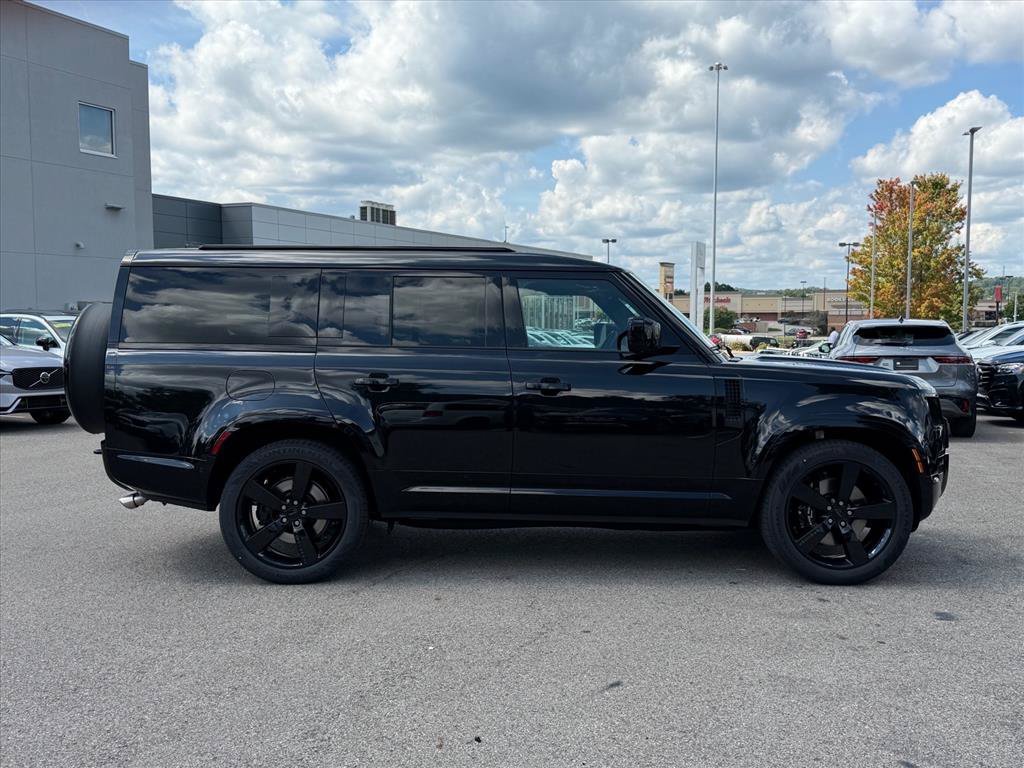 New 2026 Santorini Black Metallic Land Rover V8 image 6