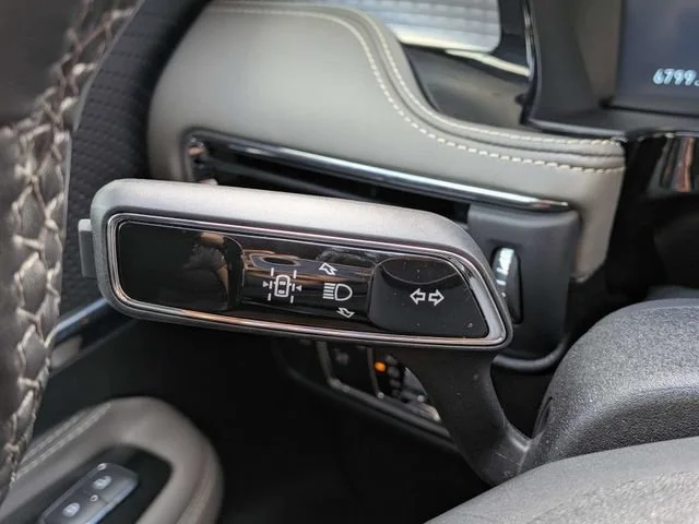Used 2025 Whisper Blue Me Lincoln Premiere image 27