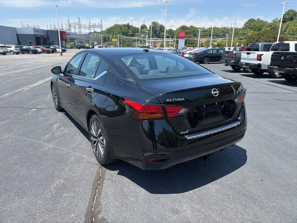 Used 2023 Black Nissan 2.5 SV image 6