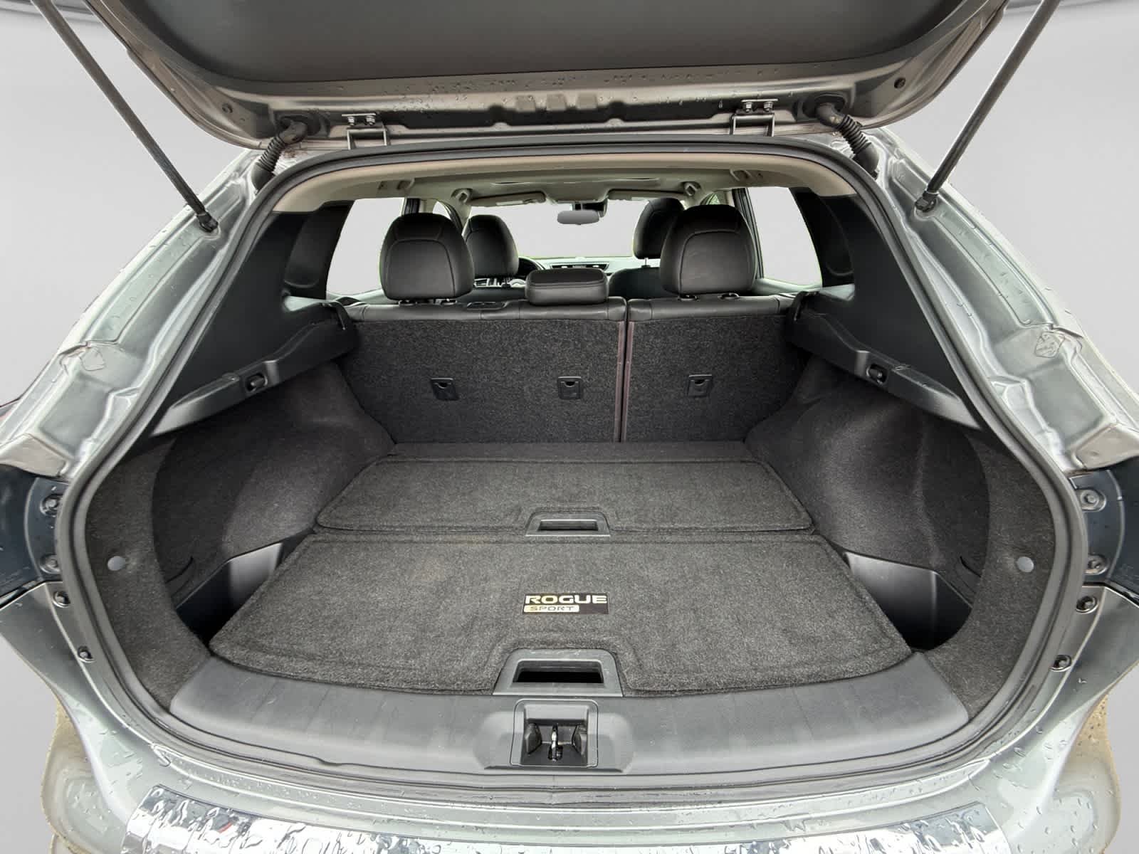 Used 2017 Gun Metallic Nissan SL image 23