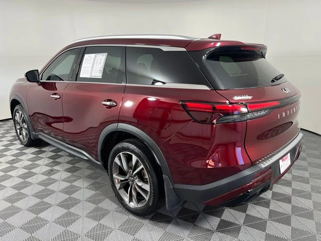 Used 2023 Red INFINITI LUXE image 5