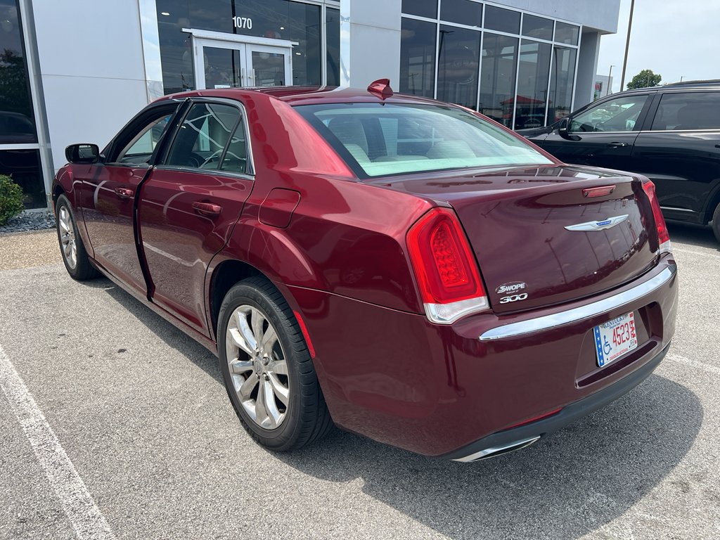 Used 2015 Velvet Red Pearlcoat Chrysler Limited image 6