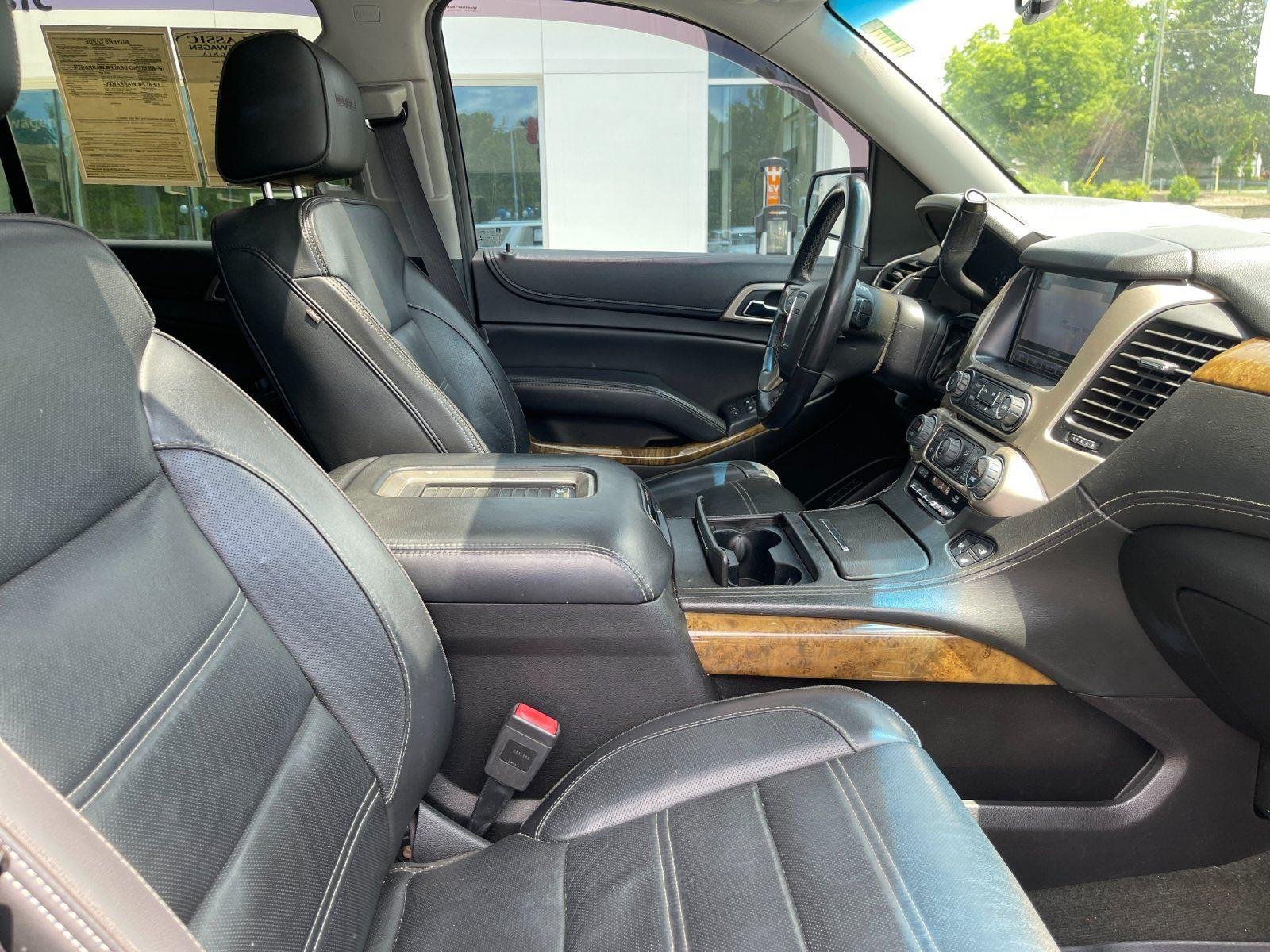 Used 2017 White Frost Tricoat GMC Denali image 41