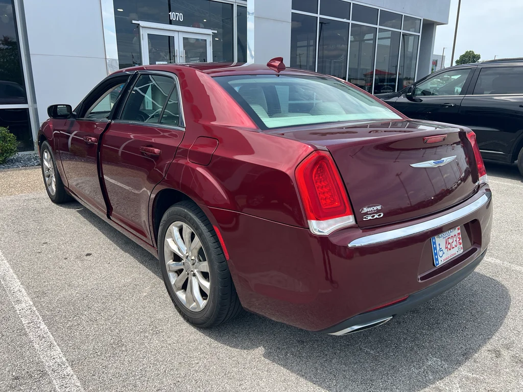 Used 2015 Velvet Red Pearlcoat Chrysler Limited image 6