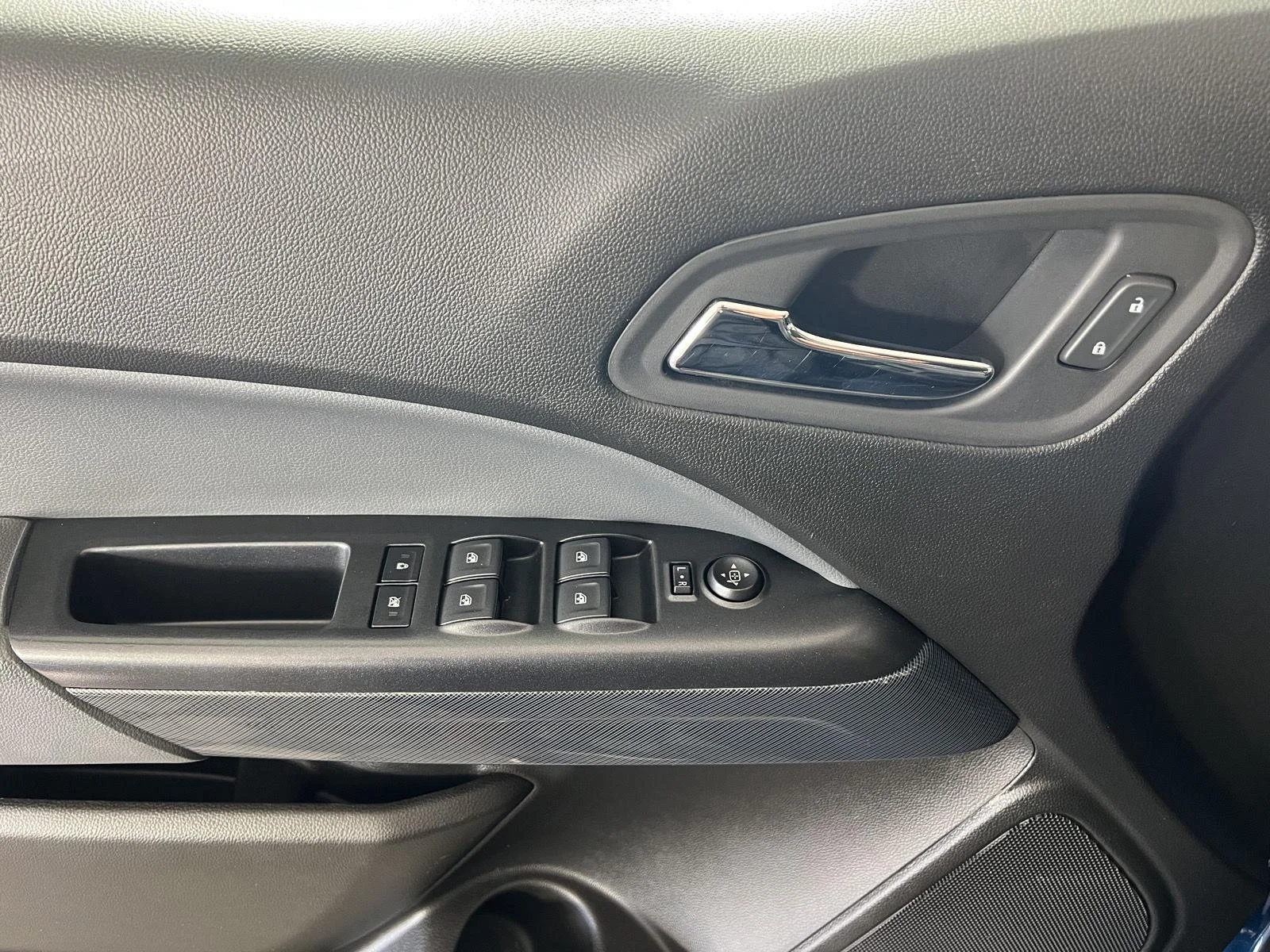Used 2019 Pacific Blue Metallic Chevrolet Z71 image 8